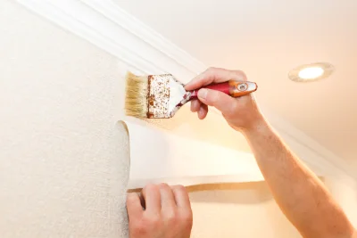 Pose de papier peint à Èvres — revêtements muraux et toiles de verre